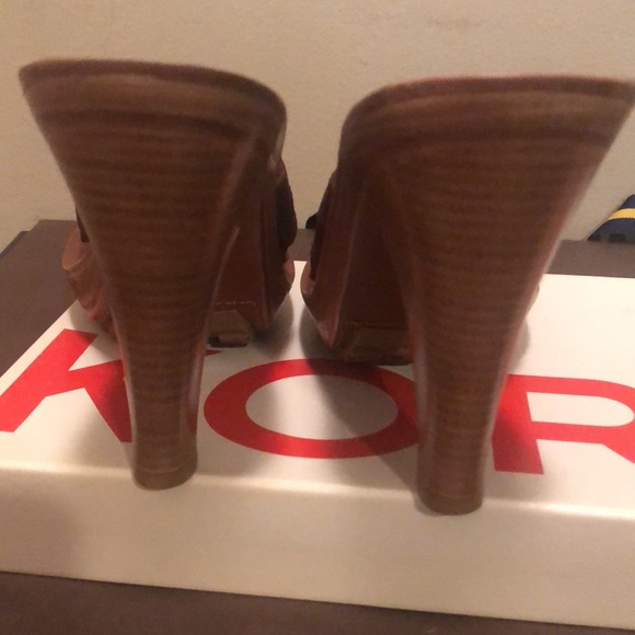 NIB NWT Michael Kors Brown Suede Stacked Heel Sandals - Picture 3 of 4